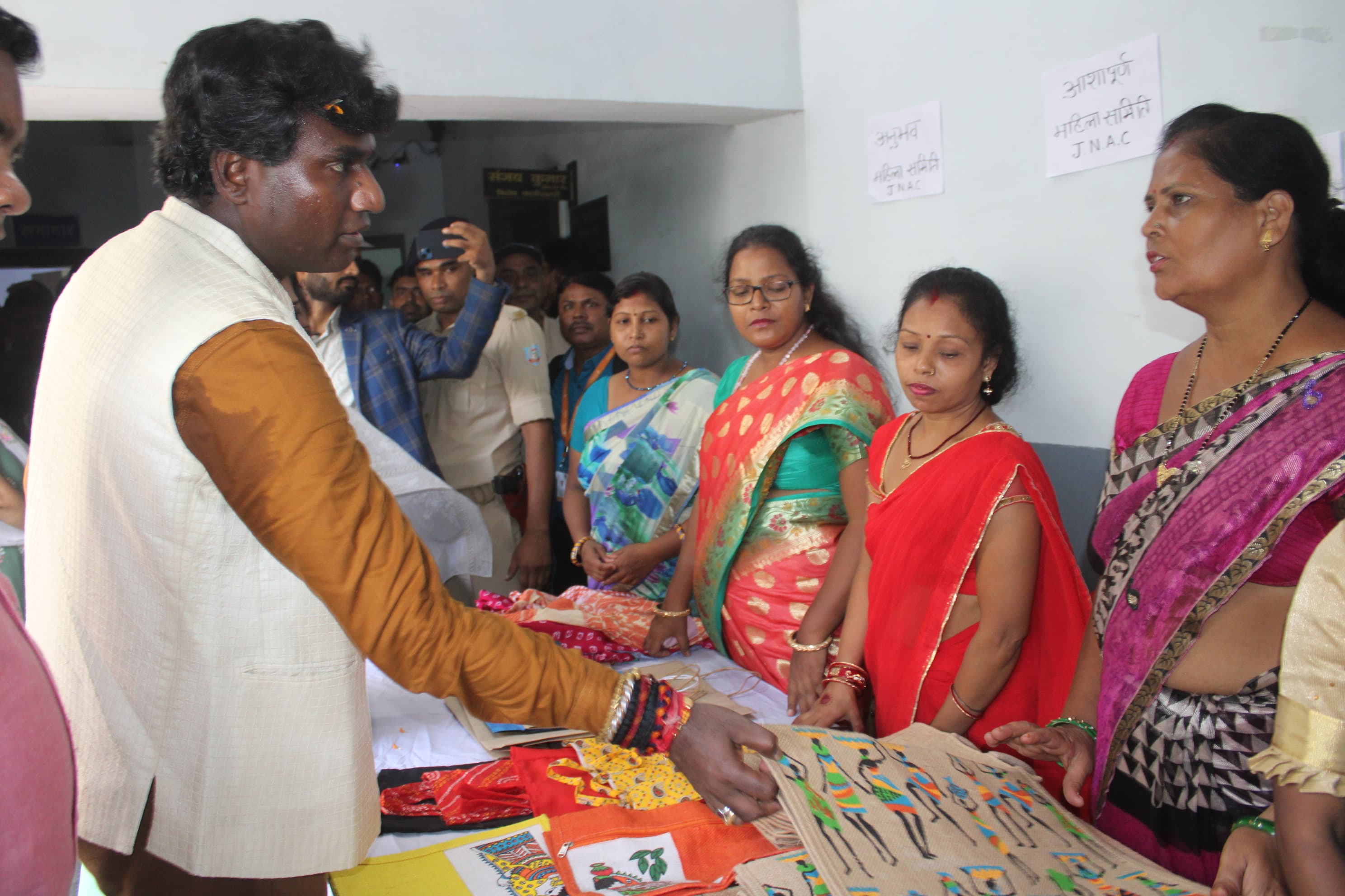 Jamshedpur dc in jnac जमशेदपुर अक्षेस में डीसी ने की अहम बैठक, डीसी