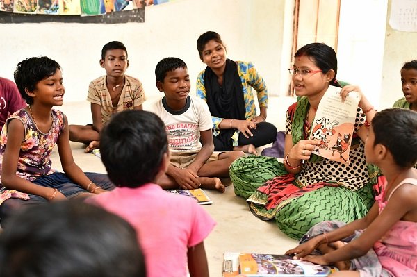 Tata steel masti ki pathshala : मस्ती की पाठशाला जमशेदपुर के 47 बच्चों ने मैट्रिक परीक्षा में 100 फीसदी उत्तीर्णता दर के साथ एक और कीर्तिमान बनाया, जानिये क्या है मस्ती की पाठशाला और कैसे बच्चों को बना रहा शिक्षा समृद्ध Tata steel masti ki pathshala : मस्ती की पाठशाला जमशेदपुर के 47 बच्चों ने मैट्रिक परीक्षा में 100 फीसदी उत्तीर्णता दर के साथ एक और कीर्तिमान बनाया, जानिये क्या है मस्ती की पाठशाला और कैसे बच्चों को बना रहा शिक्षा समृद्ध
