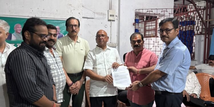 jamshedpur ucil big scam : यूसिल में चल रही आरसी और समाप्त फिटनेस वाली गाड़ी, सुरक्षा पर खतरा, जमशेदपुर पश्चिम के विधायक से मिला प्रतिनिधिमंडल jamshedpur ucil big scam : यूसिल में चल रही आरसी और समाप्त फिटनेस वाली गाड़ी, सुरक्षा पर खतरा, जमशेदपुर पश्चिम के विधायक से मिला प्रतिनिधिमंडल