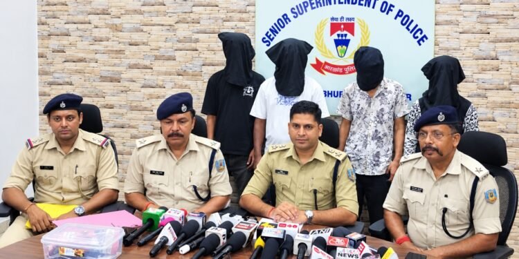 jamshedpur police action-जमशेदपुर पुलिस ने लॉटरी व जुआ के खिलाफ की कार्रवाई, साकची पुलिस ने तीन आरोपियों को किया गिरफ्तार, लॉटरी व जुआ से संबंधित सामान व 2510 रुपये नकद जब्त, सीतारामडेरा से एक पकड़ाया, देखिए video jamshedpur police action-जमशेदपुर पुलिस ने लॉटरी व जुआ के खिलाफ की कार्रवाई, साकची पुलिस ने तीन आरोपियों को किया गिरफ्तार, लॉटरी व जुआ से संबंधित सामान व 2510 रुपये नकद जब्त, सीतारामडेरा से एक पकड़ाया, देखिए video