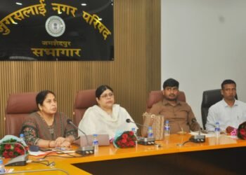 jamshedpur jugsalai nagar parishad : जुगसलाई नगर परिषद की तीसरी बोर्ड की बैठक में कई प्रस्ताव पारित, कई प्रस्ताव पर फैसला लंबित, थोक कारोबार, अतिक्रमण, पानी, सफाई और यातायात समेत 9 महत्वपूर्ण प्रस्ताव बोर्ड बैठक में पेश jamshedpur jugsalai nagar parishad : जुगसलाई नगर परिषद की तीसरी बोर्ड की बैठक में कई प्रस्ताव पारित, कई प्रस्ताव पर फैसला लंबित, थोक कारोबार, अतिक्रमण, पानी, सफाई और यातायात समेत 9 महत्वपूर्ण प्रस्ताव बोर्ड बैठक में पेश