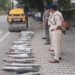 jamshedpur traffic police action – मॉडिफाइड साइलेंसर के खिलाफ ट्रैफिक पुलिस ने की कार्रवाई, 102 मॉडिफाइड साइलेंसर जब्त, रोलर चलाकर किया नष्ट, चालकों से वसूला गया जुर्माना, देखिए video