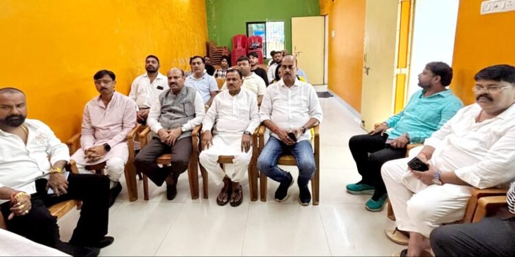 jamshedpur pm man ki baat- प्रधानमंत्री नरेंद्र मोदी के ‘मन की बात’के 138वें संस्करण का भाजपा जमशेदपुर महानगर के जिला कार्यालय में हुआ लाइव प्रसारण, पूर्व प्रदेश अध्यक्ष डॉ दिनेशानंद गोस्वामी रहे मौजूद