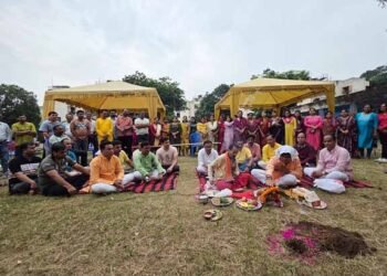 adityapur bhumi pujan-आदित्यपुर प्रकृति विहार में दुर्गा पूजा की तैयारियों का शुभारंभ, भूमि पूजन संपन्न, भव्य बनेगा पूजा पंडाल