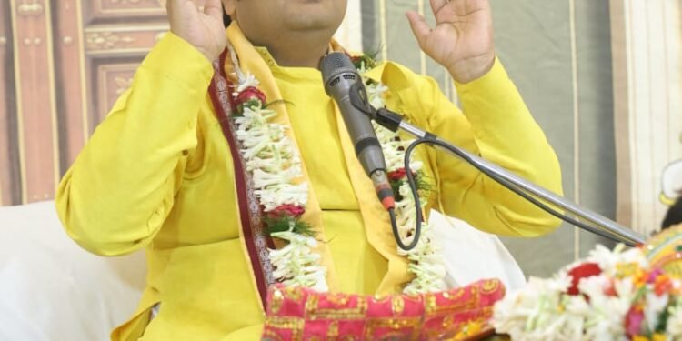 jamshedpur srimad bhagavad katha- जुगसलाई राजस्थान शिवमंदिर में चल रहे श्रीमद्भागवद्कथा के चौथे दिन कथावाचक विनय कांत त्रिपाठी ने कहा-‘भगवान के लिए सब कुछ छोड़ देना पर भगवान को मत छोड़ना’