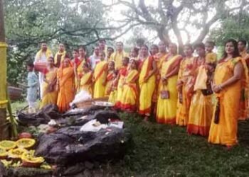 jamshedpur karam parab-टेल्को में विधिवत करम सेंउरन के साथ मनाया गया करम परब, प्रकृति संरक्षण और संस्कृति की रक्षा का दिया संदेश jamshedpur karam parab-टेल्को में विधिवत करम सेंउरन के साथ मनाया गया करम परब, प्रकृति संरक्षण और संस्कृति की रक्षा का दिया संदेश