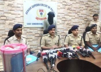 jamshedpur police success- जुगसलाई पुलिस को मिली बड़ी सफलता, घोड़ा चौक के पास 17 किलो गांजा के साथ युवक को धर दबोचा, सूटकेस, पिट्ठू बैग व आई फोन बरामद, बिहार के भोजपुर जिले का रहने वाला है युवक, देखिए video