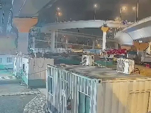 Mumbai Accident- मुंबई कोस्टल रोड पर हादसा, बीएमडब्ल्यू फ्लाईओवर से 75 फीट नीचे गिरी, 3 मौतें, एक गंभीर Mumbai Accident- मुंबई कोस्टल रोड पर हादसा, बीएमडब्ल्यू फ्लाईओवर से 75 फीट नीचे गिरी, 3 मौतें, एक गंभीर