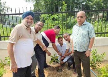 jamshedpur state bank pensioners association-स्टेट बैंक पेंशनर्स एसोसिएशन जमशेदपुर ने पार्वती घाट चिल्ड्रेन देवात्मा उद्यान में किया पौधरोपण, पर्यावरण संरक्षण का दिया संदेश