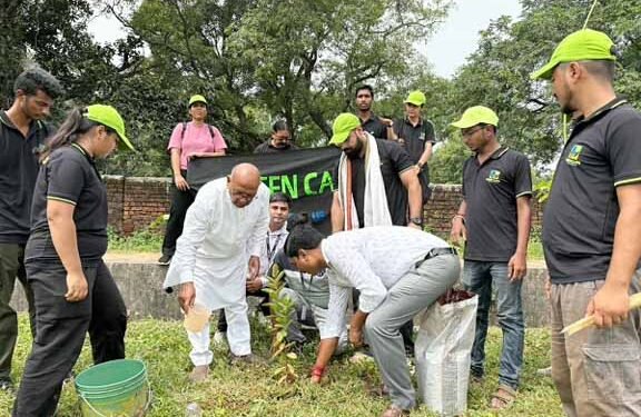 jamshedpur plantation – बागबेड़ा वायरलेस मैदान में पौधरोपण अभियान, 150 से अधिक पौधे लगाए गए, पर्यावरण संरक्षण का दिया संदेश jamshedpur plantation – बागबेड़ा वायरलेस मैदान में पौधरोपण अभियान, 150 से अधिक पौधे लगाए गए, पर्यावरण संरक्षण का दिया संदेश