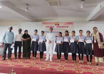 adityapur bharat sanskar- अपने प्रतिभा पहचाने और उसी को बनाएं अपनी ताकत- पुरेंद्र,भारत संस्कार के शिक्षा सप्ताह का रंगारंग समापन, प्रतिभागी छात्राएं हुई सम्मानित,देशभक्ति समूह एवं एकल नृत्य प्रतियोगिता में डीएवी एनआईटी की छात्राओं ने मारी बाजी