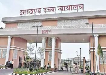 jharkhand high court- राज्य के पुलिस थानों में सीसीटीवी नहीं लगाने पर हाइकोर्ट नाराज, मुख्य सचिव, गृह सचिव व डीजीपी पर अवमानना का नोटिस जारी jharkhand high court- राज्य के पुलिस थानों में सीसीटीवी नहीं लगाने पर हाइकोर्ट नाराज, मुख्य सचिव, गृह सचिव व डीजीपी पर अवमानना का नोटिस जारी