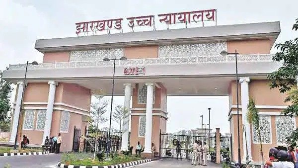 jharkhand high court- राज्य के पुलिस थानों में सीसीटीवी नहीं लगाने पर हाइकोर्ट नाराज, मुख्य सचिव, गृह सचिव व डीजीपी पर अवमानना का नोटिस जारी jharkhand high court- राज्य के पुलिस थानों में सीसीटीवी नहीं लगाने पर हाइकोर्ट नाराज, मुख्य सचिव, गृह सचिव व डीजीपी पर अवमानना का नोटिस जारी