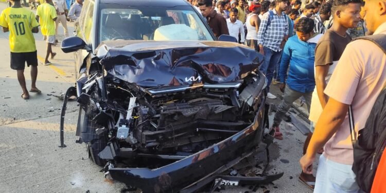 jamshedpur rural accident-गालूडीह जगन्नाथपुर चौक के पास दो कारों में भिड़ंत, नौ लोग घायल, लड़की देखने गालूडीह आया था ओडिशा का परिवार, लौटने के दौरान हुआ हादसा