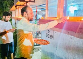 jamshedpur bjp : जमशेदपुर भाजपा ने मनाया प्रधानमंत्री नरेंद्र मोदी का जन्मदिन, पूर्व सीएम रघुवर, सांसद, विधायक समेत तमाम लोगों ने जलाये दिये jamshedpur bjp : जमशेदपुर भाजपा ने मनाया प्रधानमंत्री नरेंद्र मोदी का जन्मदिन, पूर्व सीएम रघुवर, सांसद, विधायक समेत तमाम लोगों ने जलाये दिये