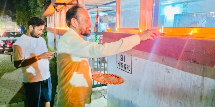 jamshedpur bjp : जमशेदपुर भाजपा ने मनाया प्रधानमंत्री नरेंद्र मोदी का जन्मदिन, पूर्व सीएम रघुवर, सांसद, विधायक समेत तमाम लोगों ने जलाये दिये jamshedpur bjp : जमशेदपुर भाजपा ने मनाया प्रधानमंत्री नरेंद्र मोदी का जन्मदिन, पूर्व सीएम रघुवर, सांसद, विधायक समेत तमाम लोगों ने जलाये दिये