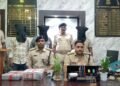 jamshedpur police success- जुआ व लॉटरी के खिलाफ पुलिस की कार्रवाई, एमजीएम थाना क्षेत्र के सिमुलडांगा मे आनलाइन जुआ खेलाते तीन युवक गिरफ्तार, एक लाख नकद, दो आईफोन, चार मोबाइल, कार व सोने- चांदी के आभूषण बरामद jamshedpur police success- जुआ व लॉटरी के खिलाफ पुलिस की कार्रवाई, एमजीएम थाना क्षेत्र के सिमुलडांगा मे आनलाइन जुआ खेलाते तीन युवक गिरफ्तार, एक लाख नकद, दो आईफोन, चार मोबाइल, कार व सोने- चांदी के आभूषण बरामद