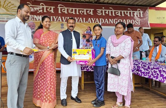 west singhbhum kv danguwaposi- बच्चे ही विकसित और आत्मनिर्भर भारत की मजबूत नींव : मधु कोड़ा,विकसित भारत के संकल्प में जनभागीदारी जरूरी : गीता कोड़ा,प्रतियोगिताओं से बच्चों में आत्मविश्वास और प्रतिभा का विकास : प्राचार्य west singhbhum kv danguwaposi- बच्चे ही विकसित और आत्मनिर्भर भारत की मजबूत नींव : मधु कोड़ा,विकसित भारत के संकल्प में जनभागीदारी जरूरी : गीता कोड़ा,प्रतियोगिताओं से बच्चों में आत्मविश्वास और प्रतिभा का विकास : प्राचार्य