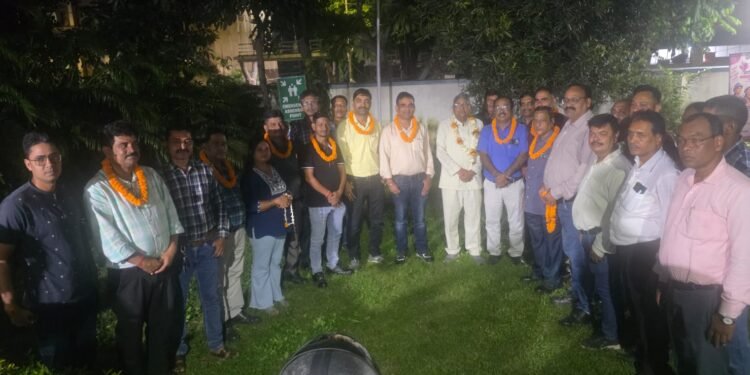 tata steel uisl union : टाटा स्टील यूटिलीज यूनियन के पदाधिकारियों का अभिनंदन, पदाधिकारियों ने मजदूरों को हमेशा साथ देने का किया वादा