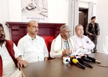 jamshedpur leader of opposition babulal marandi-जेएसएससी-सीजीएल मामले में नेता प्रतिपक्ष बाबूलाल मरांडी ने सरकार से मांगा जवाब, पूछा- जवाबदेही सिर्फ नीचे वालों की और संरक्षण ऊपर वालों का क्यों, सीबीआई जांच की मांग दोहरायी jamshedpur leader of opposition babulal marandi-जेएसएससी-सीजीएल मामले में नेता प्रतिपक्ष बाबूलाल मरांडी ने सरकार से मांगा जवाब, पूछा- जवाबदेही सिर्फ नीचे वालों की और संरक्षण ऊपर वालों का क्यों, सीबीआई जांच की मांग दोहरायी