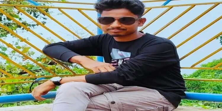 west singhbhum manoharpur accident- मनोहरपुर में सड़क हादसा, मवेशी को बचाने के चक्कर में बाइक सवार दुर्घटनाग्रस्त, युवक को सिर पर आयी गंभीर चोटें, इलाज के दौरान मौत west singhbhum manoharpur accident- मनोहरपुर में सड़क हादसा, मवेशी को बचाने के चक्कर में बाइक सवार दुर्घटनाग्रस्त, युवक को सिर पर आयी गंभीर चोटें, इलाज के दौरान मौत
