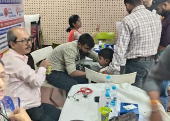 jamshedpur Rotary club- रोटरी क्लब ने करीम सिटी कॉलेज में लगाया स्क्रीनिंग कैंप, 10 बच्चों में दिल में छेद व 7 में कटे होंठ-तालु की पहचान,करीब 150 लोगों ने कराई जांच jamshedpur Rotary club- रोटरी क्लब ने करीम सिटी कॉलेज में लगाया स्क्रीनिंग कैंप, 10 बच्चों में दिल में छेद व 7 में कटे होंठ-तालु की पहचान,करीब 150 लोगों ने कराई जांच