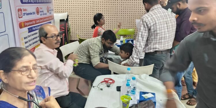 jamshedpur Rotary club- रोटरी क्लब ने करीम सिटी कॉलेज में लगाया स्क्रीनिंग कैंप, 10 बच्चों में दिल में छेद व 7 में कटे होंठ-तालु की पहचान,करीब 150 लोगों ने कराई जांच jamshedpur Rotary club- रोटरी क्लब ने करीम सिटी कॉलेज में लगाया स्क्रीनिंग कैंप, 10 बच्चों में दिल में छेद व 7 में कटे होंठ-तालु की पहचान,करीब 150 लोगों ने कराई जांच