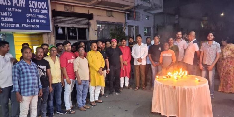 Jamshedpur bjp bistupur : बिष्टुपुर महावीर मंदिर में मनाया गया प्रधानमंत्री का जन्मदिन, मंदिर परिसर को किया गया जगमग Jamshedpur bjp bistupur : बिष्टुपुर महावीर मंदिर में मनाया गया प्रधानमंत्री का जन्मदिन, मंदिर परिसर को किया गया जगमग