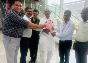 Jharkhand vidhansabha speaker returns from south africa : दक्षिण अफ्रीका के केपटाउन में 69वे राष्ट्रमंडल संसदीय सम्मेलन में भाग लेकर लौटे विधानसभा अध्यक्ष रवींद्र नाथ महतो, देश की संसदीय व्यवस्था के बारे में दी जानकारी Jharkhand vidhansabha speaker returns from south africa : दक्षिण अफ्रीका के केपटाउन में 69वे राष्ट्रमंडल संसदीय सम्मेलन में भाग लेकर लौटे विधानसभा अध्यक्ष रवींद्र नाथ महतो, देश की संसदीय व्यवस्था के बारे में दी जानकारी