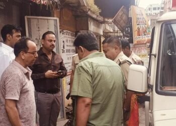 Jamshedpur theft : जुगसलाई में दुकान से एक लाख नकद समेत कीमती सामान की चोरी, स्कूटी से पहुंचे थे दो चोर, देखिए – video Jamshedpur theft : जुगसलाई में दुकान से एक लाख नकद समेत कीमती सामान की चोरी, स्कूटी से पहुंचे थे दो चोर, देखिए – video