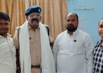 Jamshedpur central peace committee honoured : आजादनगर के नए थाना प्रभारी राजन कुमार का केंद्रीय शांति समिति ने किया स्वागत Jamshedpur central peace committee honoured : आजादनगर के नए थाना प्रभारी राजन कुमार का केंद्रीय शांति समिति ने किया स्वागत