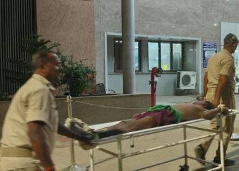 Jamshedpur incident – बेटे के जन्म की खुशी में दोस्त ने पिलाई शराब, एमजीएम अस्पताल में नशे में धुत युवक ने मचाया उत्पात Jamshedpur incident – बेटे के जन्म की खुशी में दोस्त ने पिलाई शराब, एमजीएम अस्पताल में नशे में धुत युवक ने मचाया उत्पात
