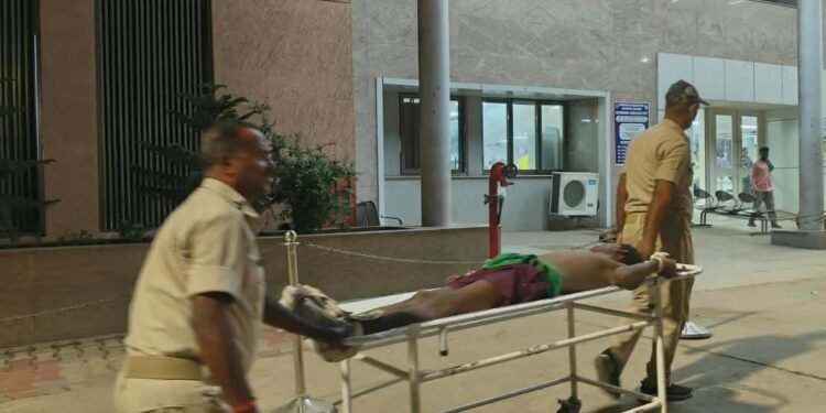Jamshedpur incident – बेटे के जन्म की खुशी में दोस्त ने पिलाई शराब, एमजीएम अस्पताल में नशे में धुत युवक ने मचाया उत्पात