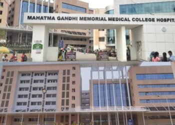 Jamshedpur mgm hospital negligence : एमजीएम अस्पताल के लिफ्ट में फंसे मरीज, मची अफरा तफरी Jamshedpur mgm hospital negligence : एमजीएम अस्पताल के लिफ्ट में फंसे मरीज, मची अफरा तफरी