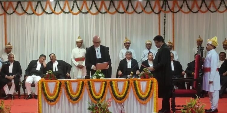 Jharkhand high court new judges oath : झारखंड हाईकोर्ट में तीन जजों ने ग्रहण किया पदभार, ली शपथ