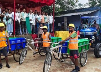 Jamshedpur garbage collection – बामनगोड़ा में घर-घर कचरा उठाव की पहल, जुगसलाई विधायक मंगल कालिंदी व सांसद प्रतिनिधि ने हरी झंडी दिखाकर किया शुभारंभ, डिजिटल मैपिंग के बाद पूरी तरह से सुगम होगी व्यवस्था Jamshedpur garbage collection – बामनगोड़ा में घर-घर कचरा उठाव की पहल, जुगसलाई विधायक मंगल कालिंदी व सांसद प्रतिनिधि ने हरी झंडी दिखाकर किया शुभारंभ, डिजिटल मैपिंग के बाद पूरी तरह से सुगम होगी व्यवस्था