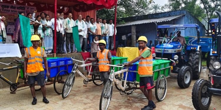 Jamshedpur garbage collection – बामनगोड़ा में घर-घर कचरा उठाव की पहल, जुगसलाई विधायक मंगल कालिंदी व सांसद प्रतिनिधि ने हरी झंडी दिखाकर किया शुभारंभ, डिजिटल मैपिंग के बाद पूरी तरह से सुगम होगी व्यवस्था