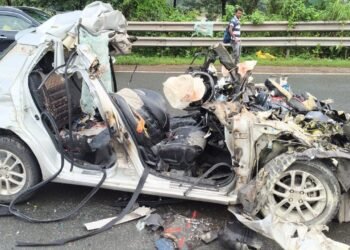 Jamshedpur BIG accident: सोनारी मरीन ड्राइव में भीषण सड़क हादसा, मंत्री दीपिका पांडे सिंह की बेटी समेत 4 की मौत Jamshedpur BIG accident: सोनारी मरीन ड्राइव में भीषण सड़क हादसा, मंत्री दीपिका पांडे सिंह की बेटी समेत 4 की मौत