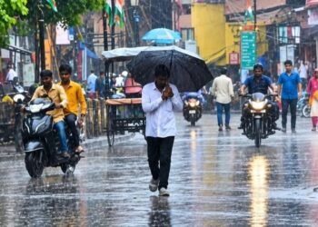Jharkhand weather alert – झारखंड में सुबह से रिमझिम बारिश, सुहावने मौसम के बीच जीवन अस्त-व्यस्त, शुक्रवार को इन जिलों में बारिश का अलर्ट