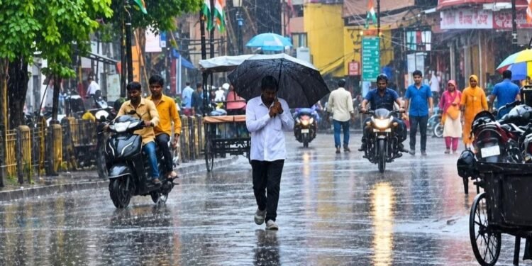 Jharkhand weather alert – झारखंड में सुबह से रिमझिम बारिश, सुहावने मौसम के बीच जीवन अस्त-व्यस्त, शुक्रवार को इन जिलों में बारिश का अलर्ट Jharkhand weather alert – झारखंड में सुबह से रिमझिम बारिश, सुहावने मौसम के बीच जीवन अस्त-व्यस्त, शुक्रवार को इन जिलों में बारिश का अलर्ट