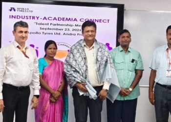 Srinath university academia meet : अपोलो टायर्स के इंडस्ट्री-एकेडेमिया मीट में शामिल हुआ श्रीनाथ यूनिवर्सिटी, मैन्युफैक्चरिंग प्लांट का भी किया दौरा Srinath university academia meet : अपोलो टायर्स के इंडस्ट्री-एकेडेमिया मीट में शामिल हुआ श्रीनाथ यूनिवर्सिटी, मैन्युफैक्चरिंग प्लांट का भी किया दौरा