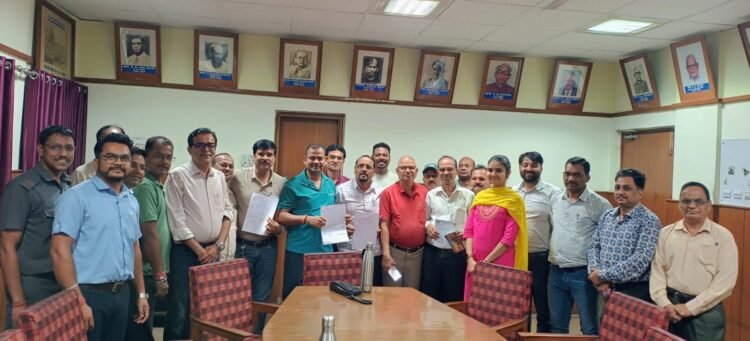 Tata workers union bonus : टाटा वर्कर्स यूनियन के कर्मचारियों को मिलेगा 17.5 फीसदी बोनस, पिछले साल मिला ता 18.5 फीसदी Tata workers union bonus : टाटा वर्कर्स यूनियन के कर्मचारियों को मिलेगा 17.5 फीसदी बोनस, पिछले साल मिला ता 18.5 फीसदी