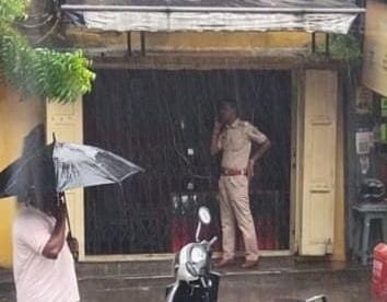 Jamshedpur police big challenge : जमशेदपुर पुलिस को अपराधियों ने दी बड़ी चुनौती, गोलमुरी में जहां बैंक डकैती हुई, उसके चंद कदम की दूरी पर सोनार दुकान से चोरों ने कर ली चोरी Jamshedpur police big challenge : जमशेदपुर पुलिस को अपराधियों ने दी बड़ी चुनौती, गोलमुरी में जहां बैंक डकैती हुई, उसके चंद कदम की दूरी पर सोनार दुकान से चोरों ने कर ली चोरी
