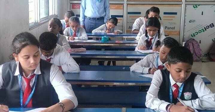 West singhbhum school – चक्रधरपुर के ऑक्सफोर्ड पब्लिक स्कूल में अर्धवार्षिक परीक्षाओं का सफल आयोजन