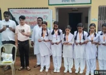 Jamshedpur rural school – वंदे मातरम गीत के 150वीं वर्ष पूरे, चाकुलिया में विद्या भारती अखिल भारतीय शिक्षा संस्थान के आह्वान पर विभिन्न स्कूलों में विद्यार्थियों ने किया सामूहिक गायन