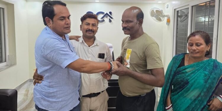 Jamshedpur helping hand – जमशेदपुर के समाजसेवी बाबू वीरेंद्र सिंह ने दिखाई इंसानियत, टीएमएच में चल रहे नवजात बच्चे के इलाज में की मदद Jamshedpur helping hand – जमशेदपुर के समाजसेवी बाबू वीरेंद्र सिंह ने दिखाई इंसानियत, टीएमएच में चल रहे नवजात बच्चे के इलाज में की मदद