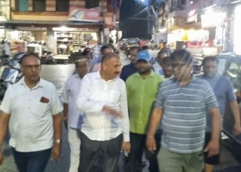 Jamshedpur bank dacoity :. गोलमुरी बैंक डकैती में शामिल अपराधियों पर दो – दो लाख के इनाम की घोषणा, अपराध के खिलाफ शनिवार को होगा गोलमुरी बाजार बंद, देखिये – video Jamshedpur bank dacoity :. गोलमुरी बैंक डकैती में शामिल अपराधियों पर दो – दो लाख के इनाम की घोषणा, अपराध के खिलाफ शनिवार को होगा गोलमुरी बाजार बंद, देखिये – video