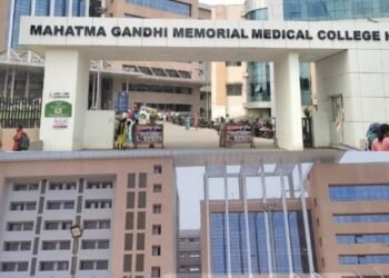 Jamshedpur ambulance driver issue – एमजीएम अस्पताल में एंबुलेंस चालक को शोकॉज, एक सप्ताह के भीतर देना होगा जवाब Jamshedpur ambulance driver issue – एमजीएम अस्पताल में एंबुलेंस चालक को शोकॉज, एक सप्ताह के भीतर देना होगा जवाब