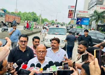 Jamshedpur bindal mall firing : सोनारी बिंदल मॉल के उडुप्पी रेस्टोरेंट फायरिंग को लेकर जमशेदपुर के विधायक सरयू राय ने उठाये सवाल, पुलिस को घेरा, राजनीतिक संरक्षण का खुलासा करने का बढ़ाया दबाव Jamshedpur bindal mall firing : सोनारी बिंदल मॉल के उडुप्पी रेस्टोरेंट फायरिंग को लेकर जमशेदपुर के विधायक सरयू राय ने उठाये सवाल, पुलिस को घेरा, राजनीतिक संरक्षण का खुलासा करने का बढ़ाया दबाव