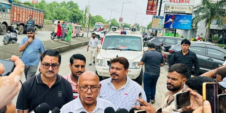 Jamshedpur bindal mall firing : सोनारी बिंदल मॉल के उडुप्पी रेस्टोरेंट फायरिंग को लेकर जमशेदपुर के विधायक सरयू राय ने उठाये सवाल, पुलिस को घेरा, राजनीतिक संरक्षण का खुलासा करने का बढ़ाया दबाव Jamshedpur bindal mall firing : सोनारी बिंदल मॉल के उडुप्पी रेस्टोरेंट फायरिंग को लेकर जमशेदपुर के विधायक सरयू राय ने उठाये सवाल, पुलिस को घेरा, राजनीतिक संरक्षण का खुलासा करने का बढ़ाया दबाव
